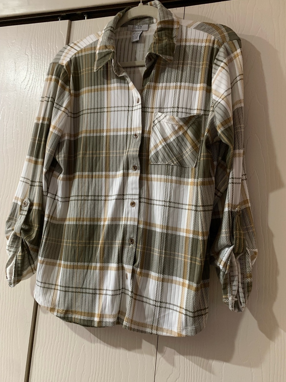 Olive Green Plaid Button-Up Shirt - Classic womems Casual